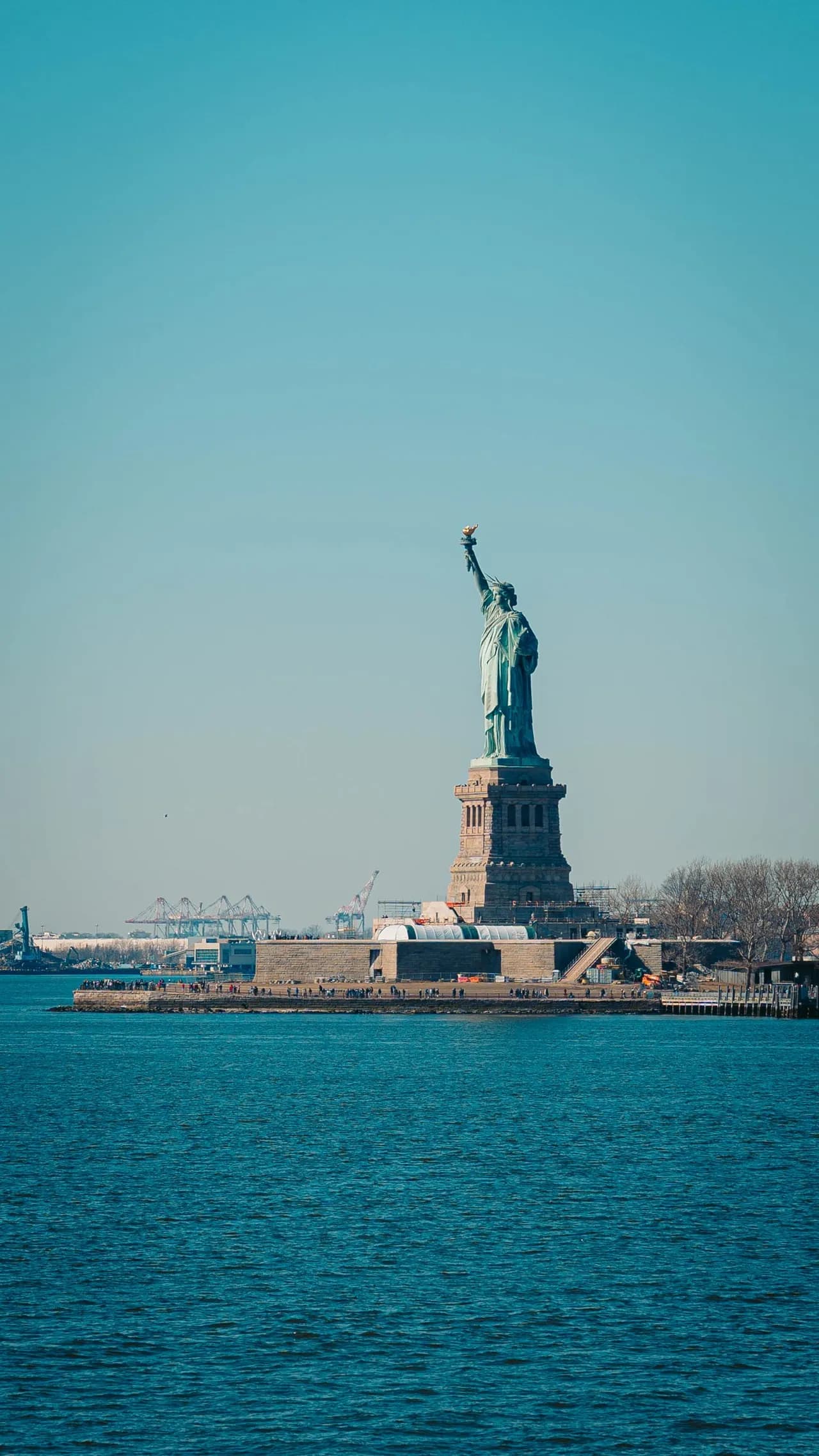 Statue of Liberty - East Side - Frá Ferry, United States