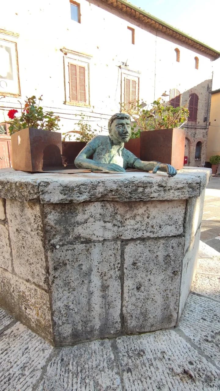 Pozzo - Frá Piazza Libertà, Italy