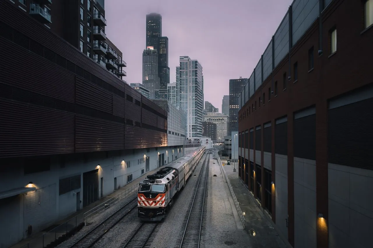 Chicago cityscape over Metra Railway - Desde Roosevelt Rd South Loop, United States
