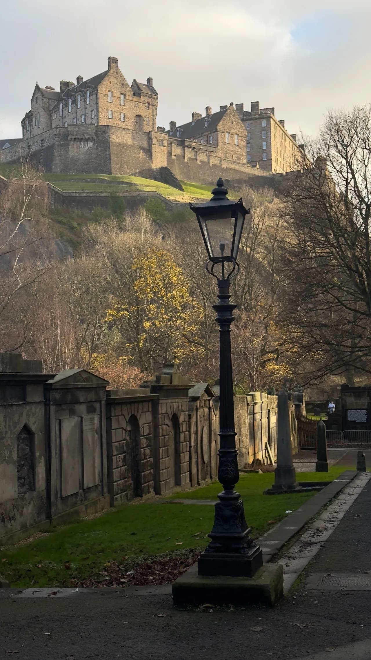 Edinburgh Castle - Kimden Cemetery, United Kingdom