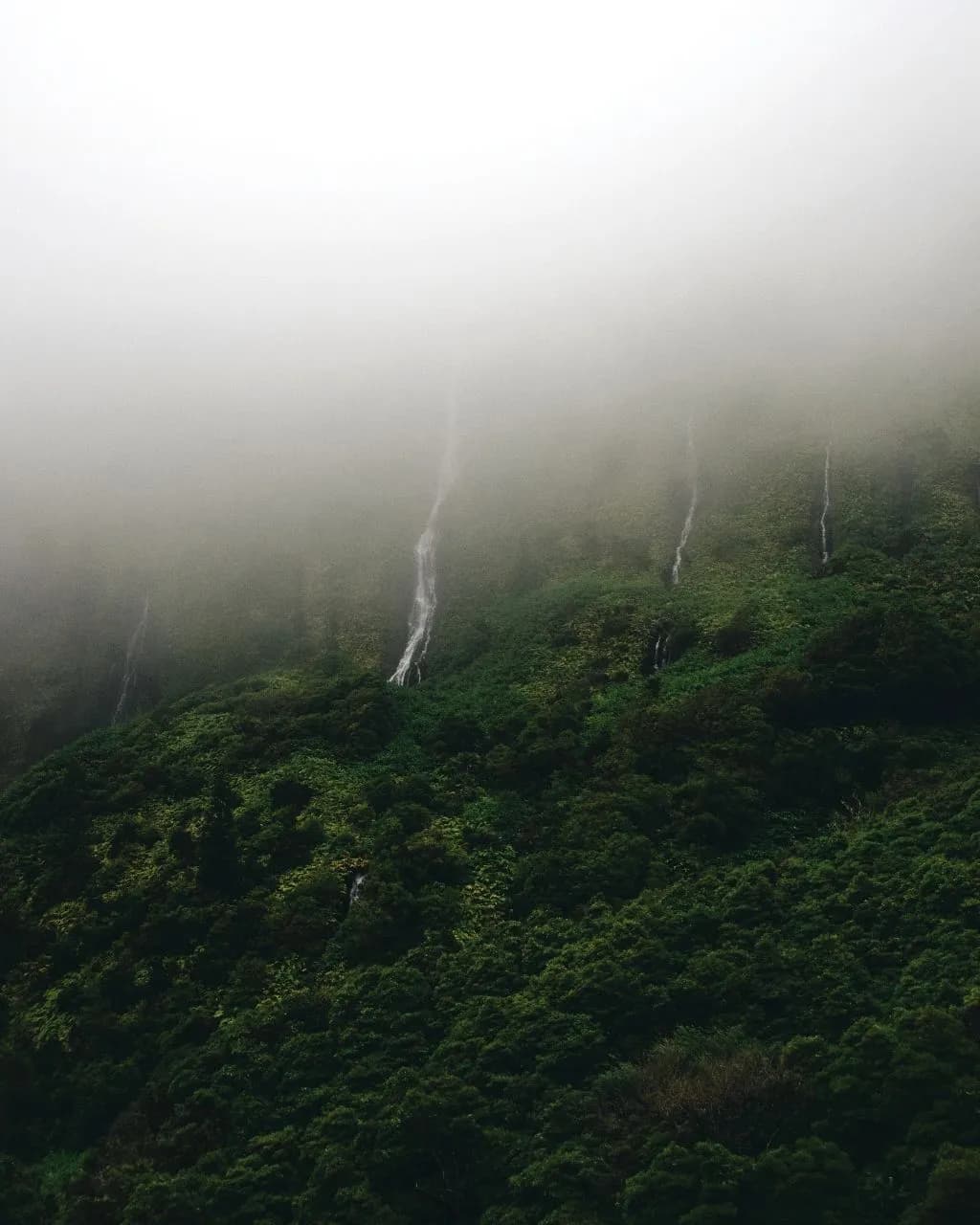Cascata da Ribeira do Ferreiro - Từ Lagoa dos Patos, Portugal