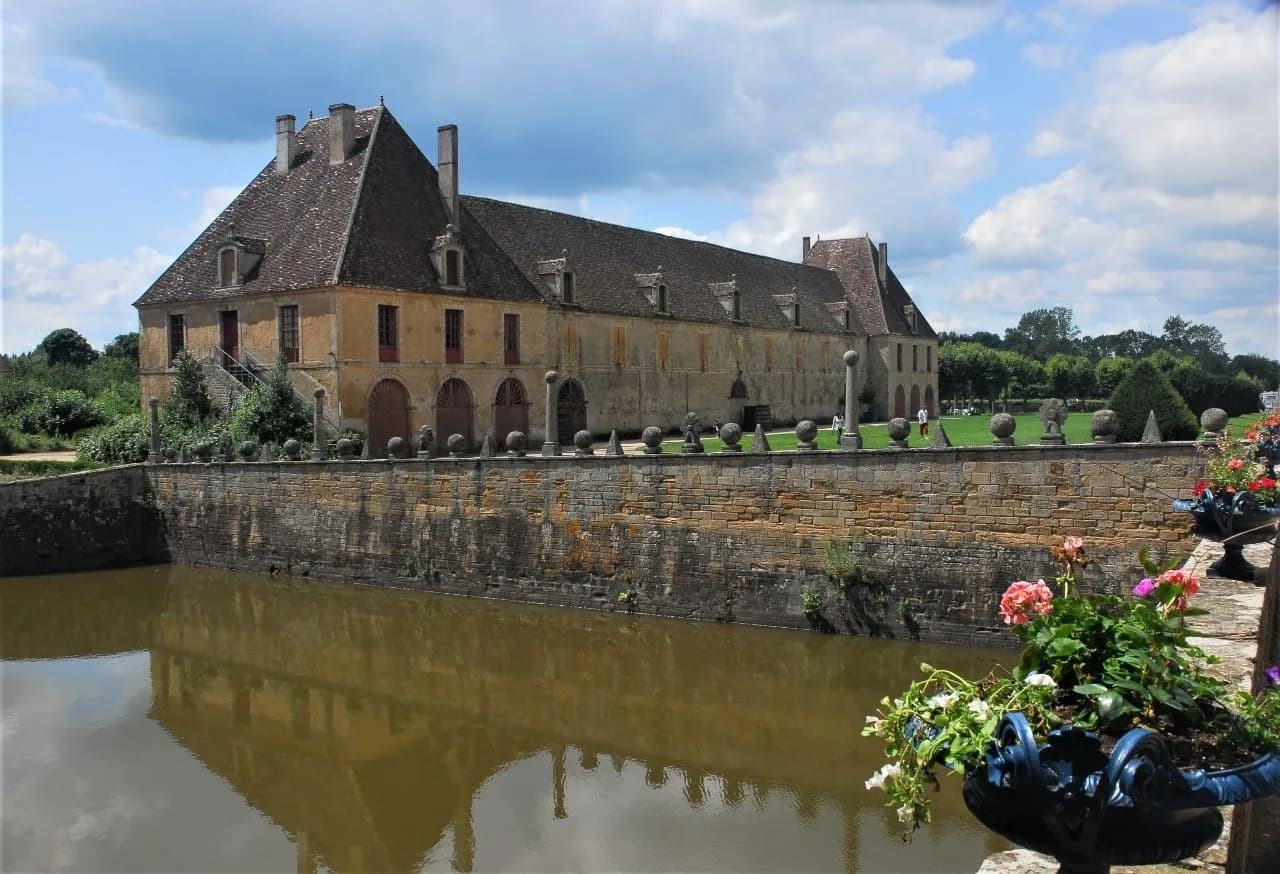 Scuderie - De Chateau de Sully, France