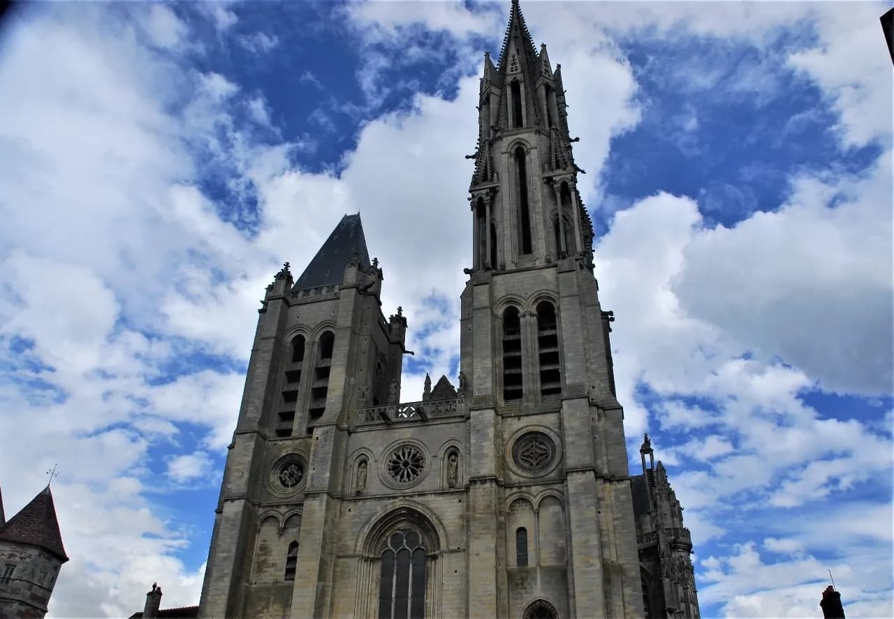 Cattedrale di Notre Dame - Desde Front, France