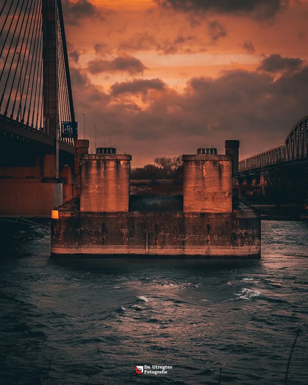Old Pier Holder - Von Martinus Nijhoffbrug, Netherlands