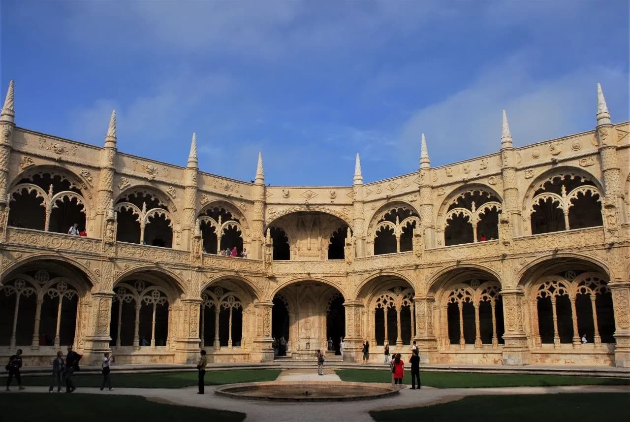Mosteiro dos Jerónimos - Tól Courtyard, Portugal