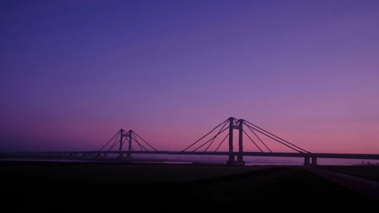 Prins Willem Alexanderbrug - 来自 Waalbandijk, Netherlands