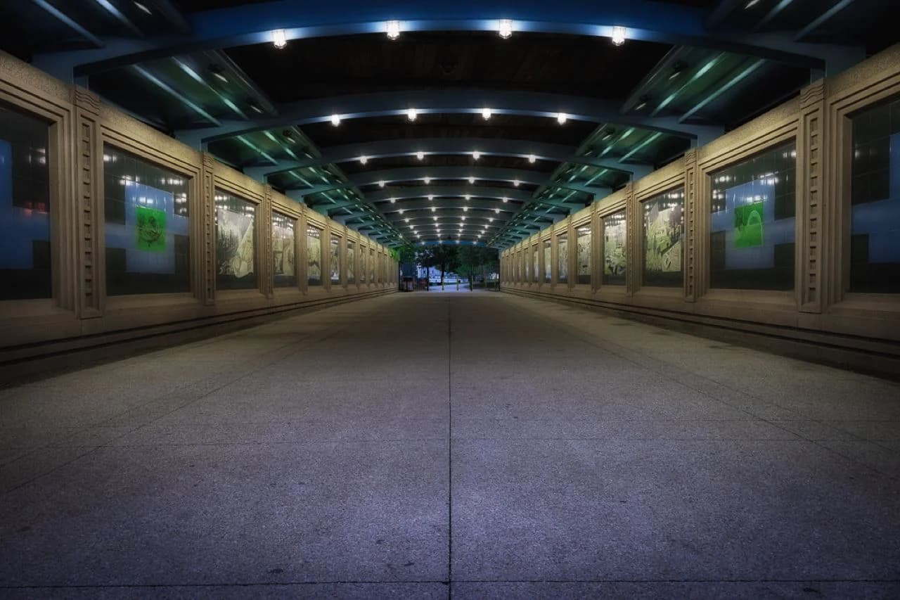 Outer Drive Bridge - से Riverwalk tunnel to the lakefront, United States
