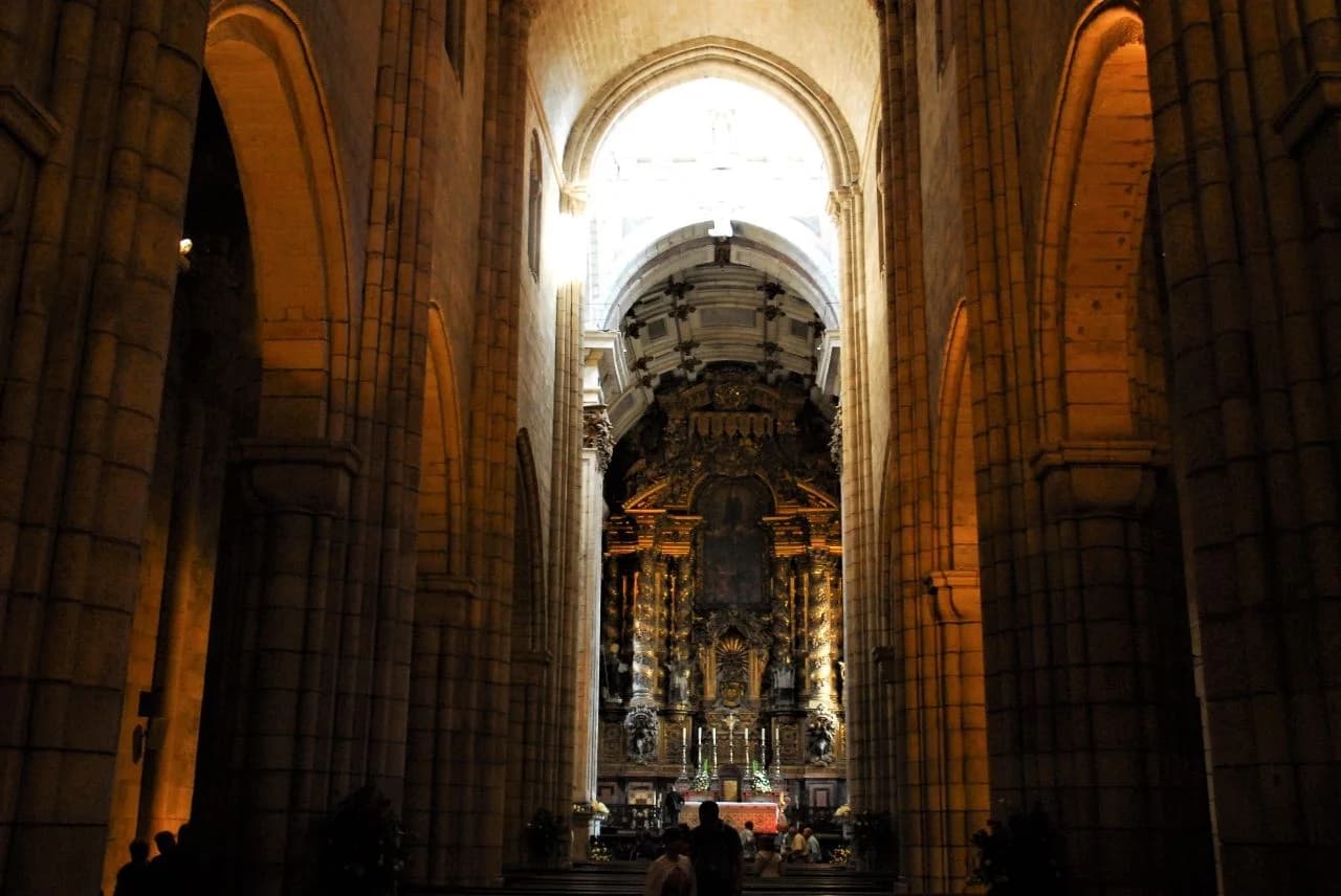 Porto Cathedral - Kimdən Inside, Portugal