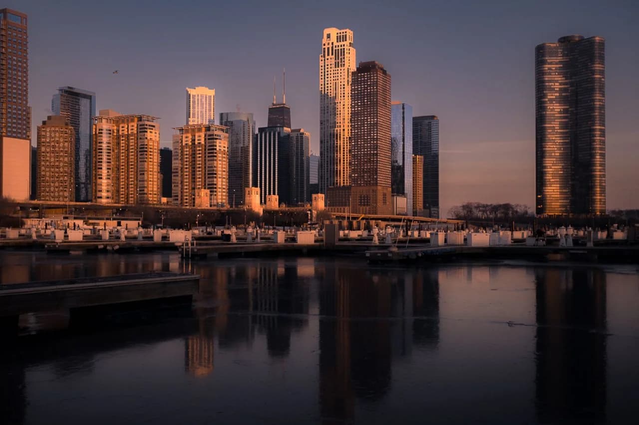 Chicago Skyline - จาก The piers at DuSable Harbor, United States