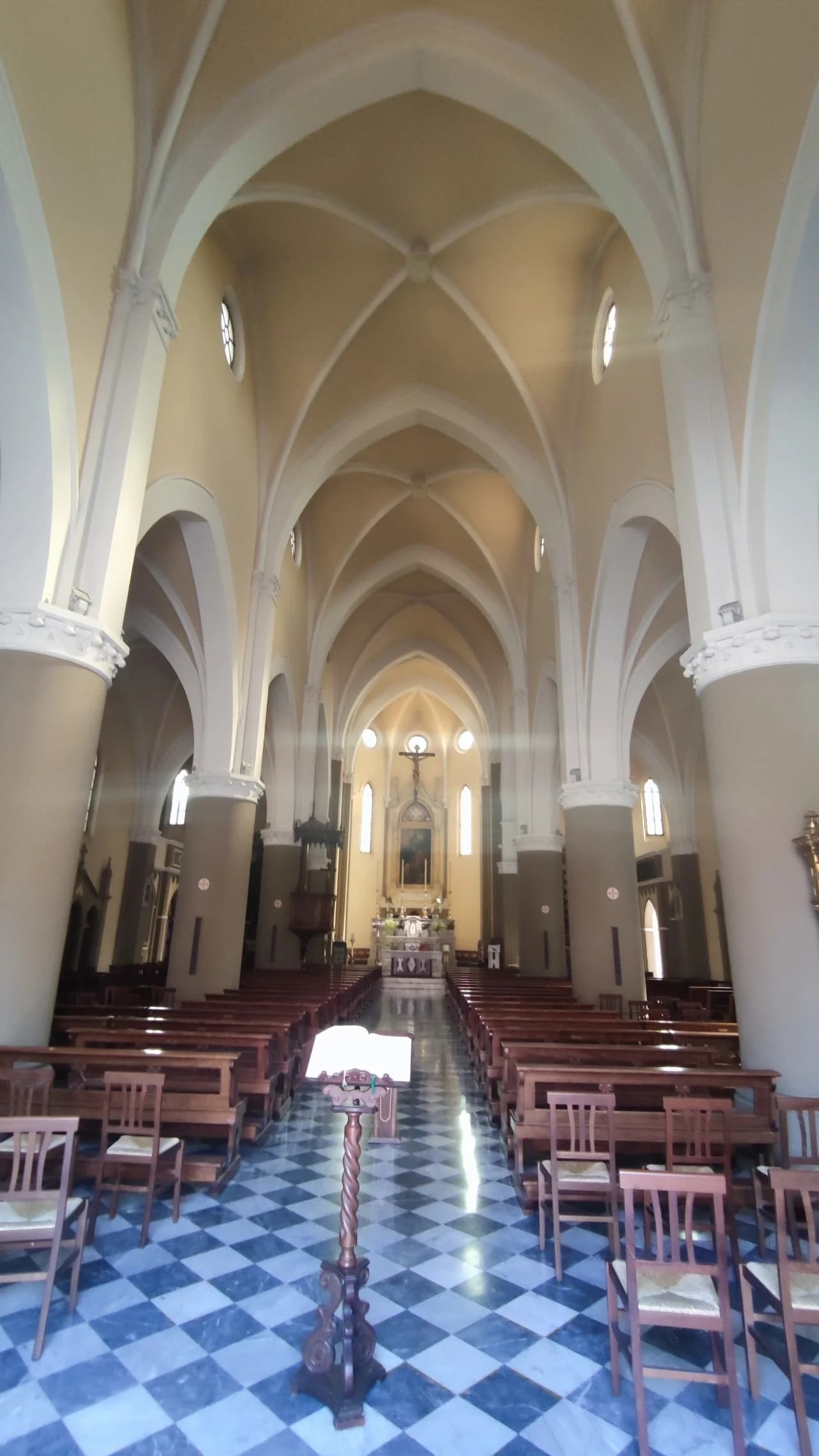 Chiesa Parrocchiale - Van Inside, Italy
