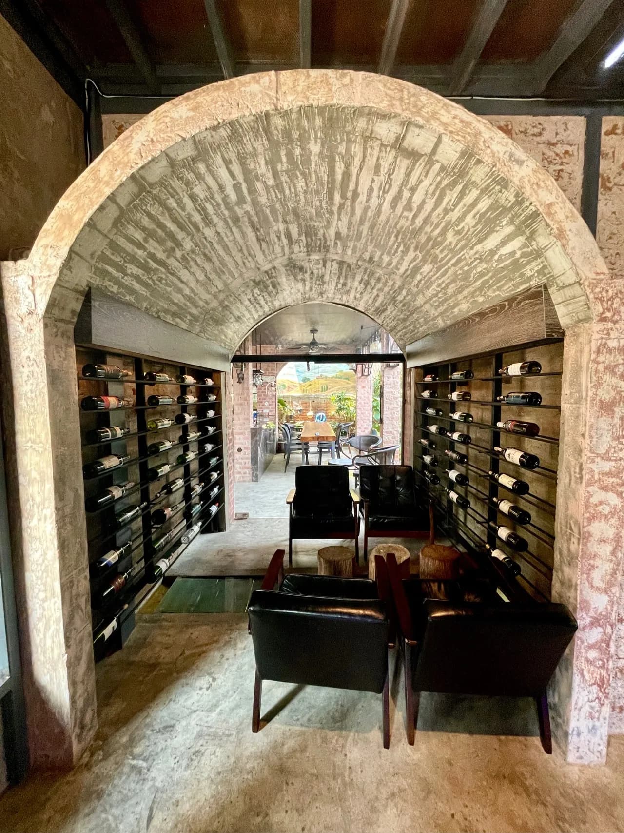 Wine Tunnel - Frá Book Thief Cafe, Thailand