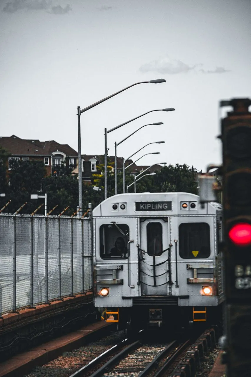 Line 2, Warden Station - Tól Warden Station subway platform shouthbound, facing north, Canada