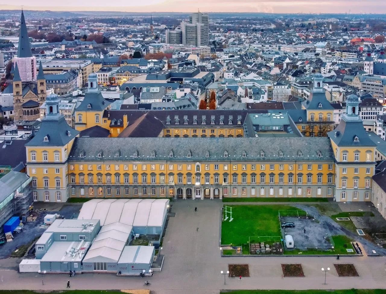 University of Bonn - من Hofgarten - Drone, Germany