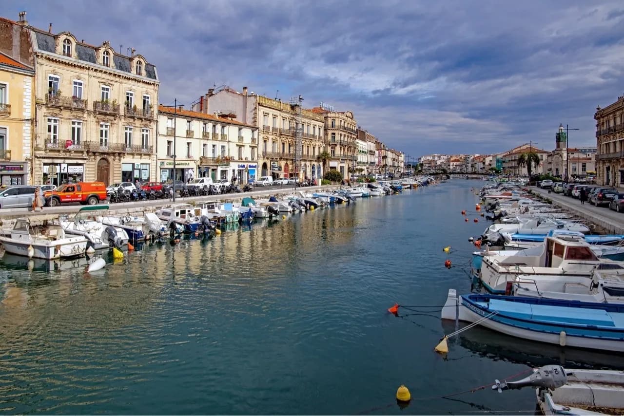 Canal Royal - از Pont de la Civette, France