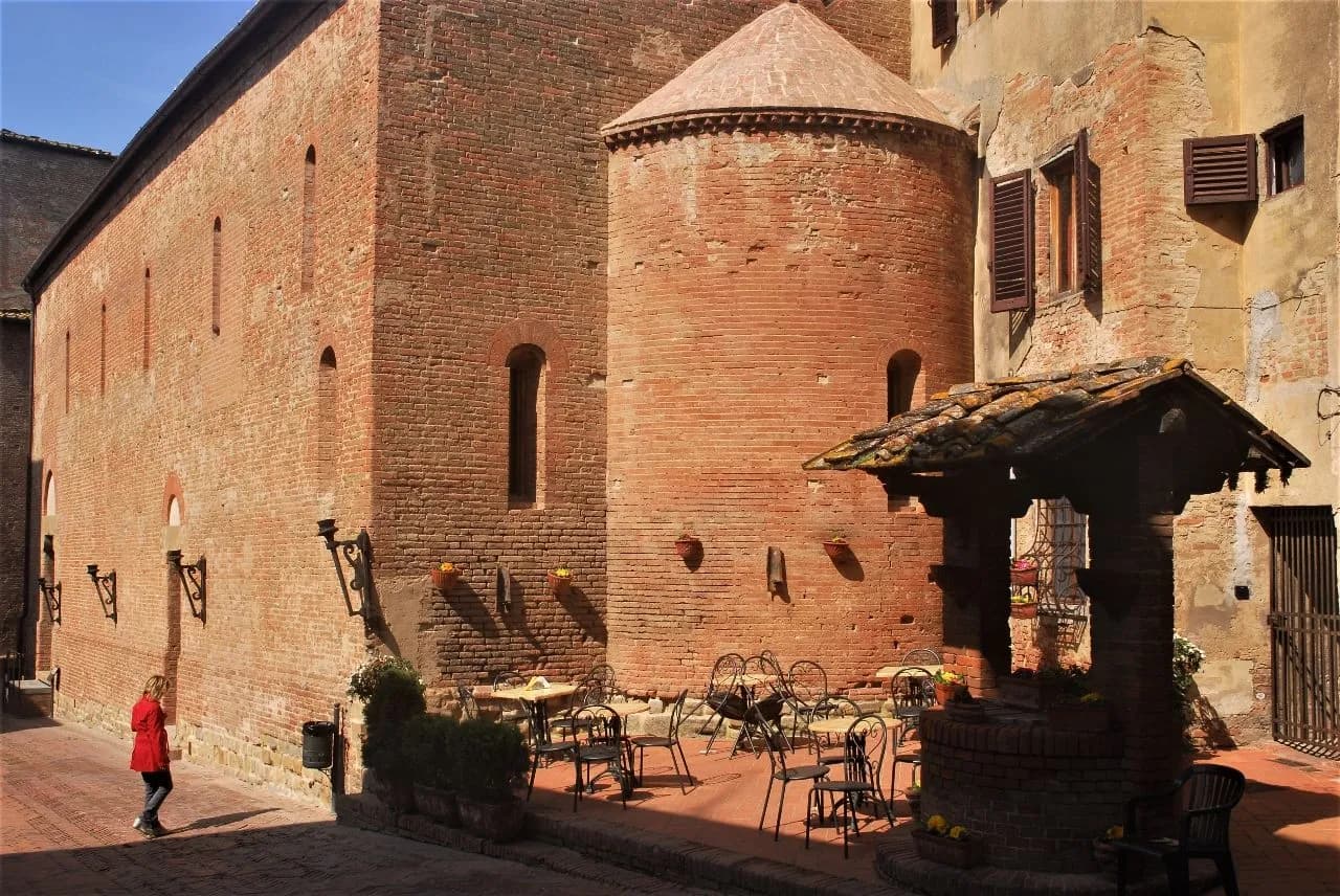 Santi Jacopo e Filippo - Kimdən Via Boccaccio, Italy