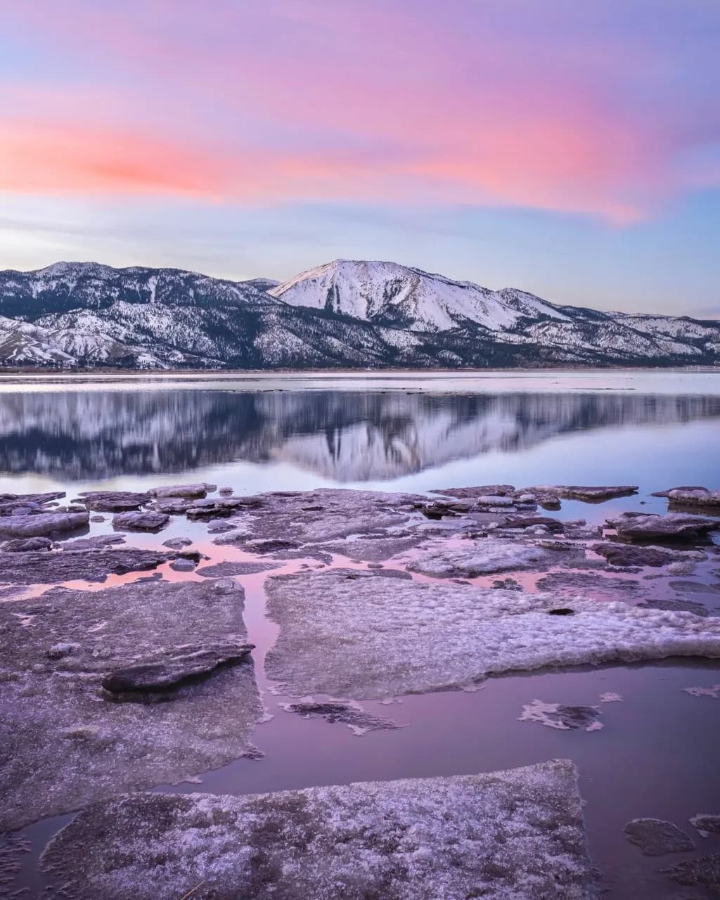 Willow beach - から Shoreline looking towards slide mountain, United States