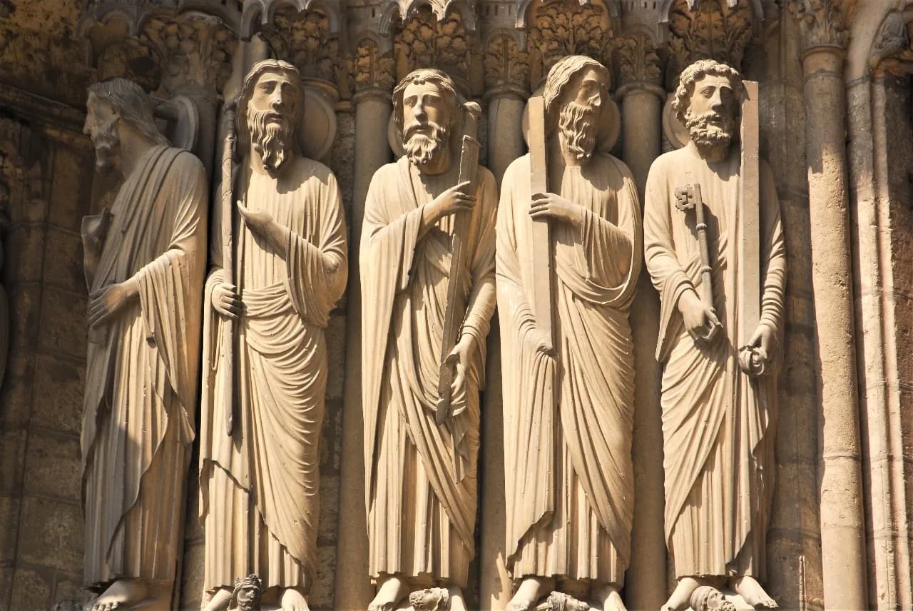 Our Lady of Chartres Cathedral - De Sculptures outside, France