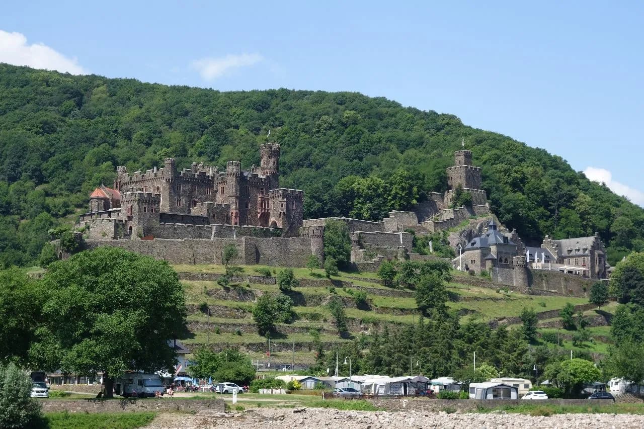 Burg Reichenstein - Dari Rhine, Germany