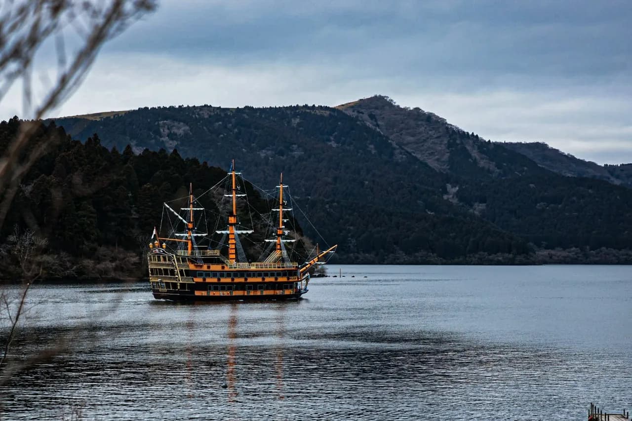 Lake Ashi - จาก Hakone Port, Japan
