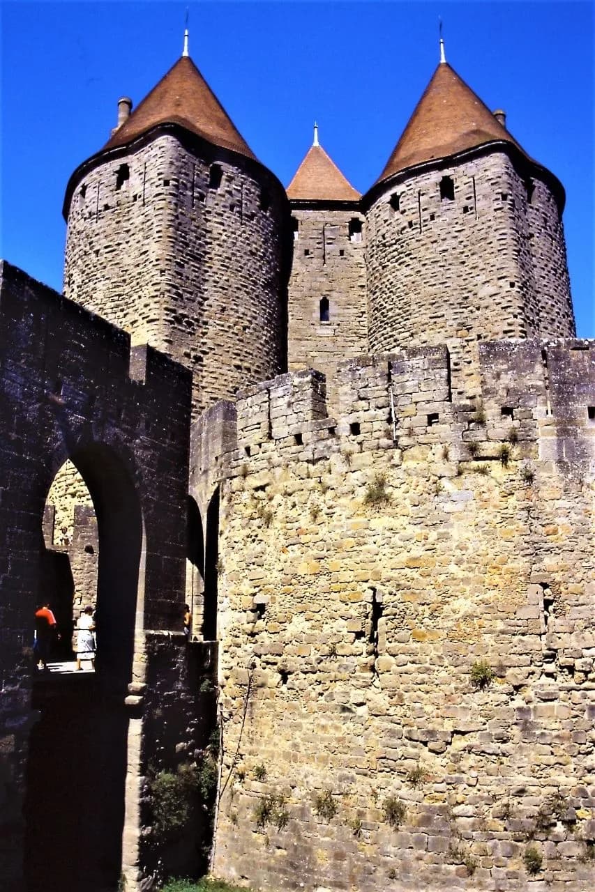 Porte Narbonnaise - Z Buste de Dame Carcas, France