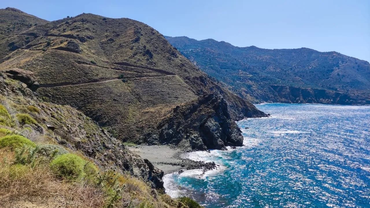Paralia Richti Bucht - 출발지 Nebenstraße auf dem Berg, Greece