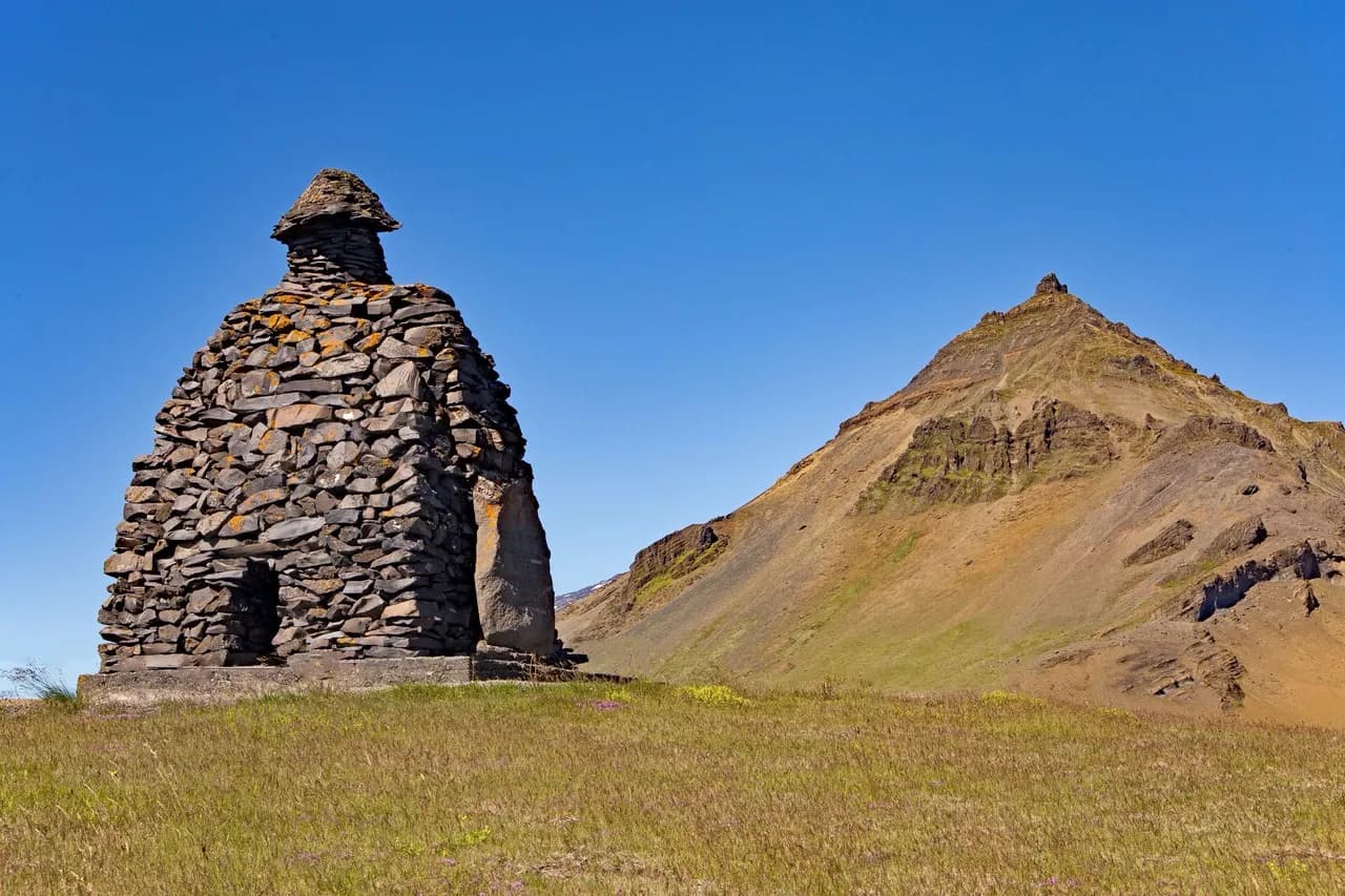 Bárður Snæfellsás Statue - Iceland