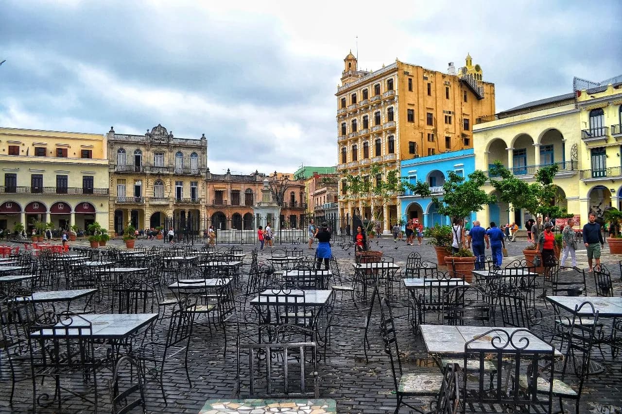 Plaza Vieja - Cuba