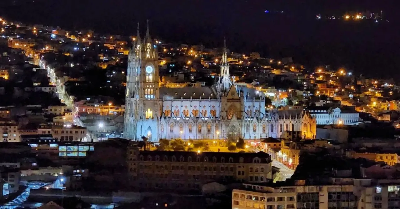 Basílica del Voto Nacional - Z Café mosaico, Ecuador
