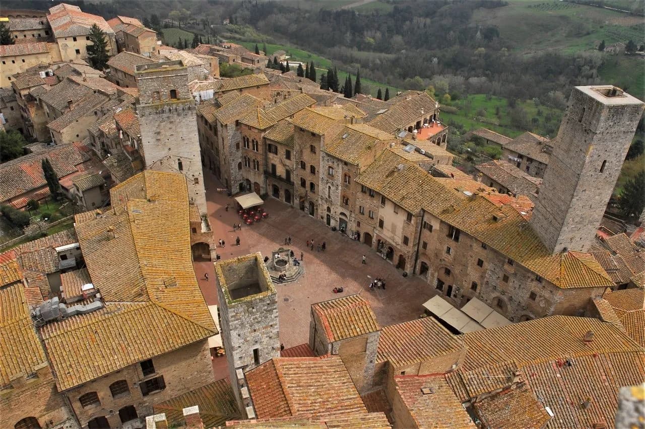 Piazza della Cisterna - Från Torre Grossa, Italy