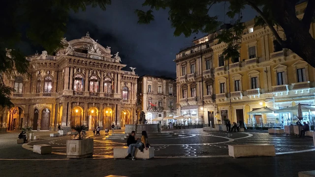 Teatro Massimo Bellini - Desde Via Teatro Massimo, Italy