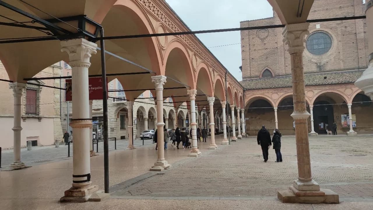 Piazzetta dei Servi - Från Strada Maggiore, Italy