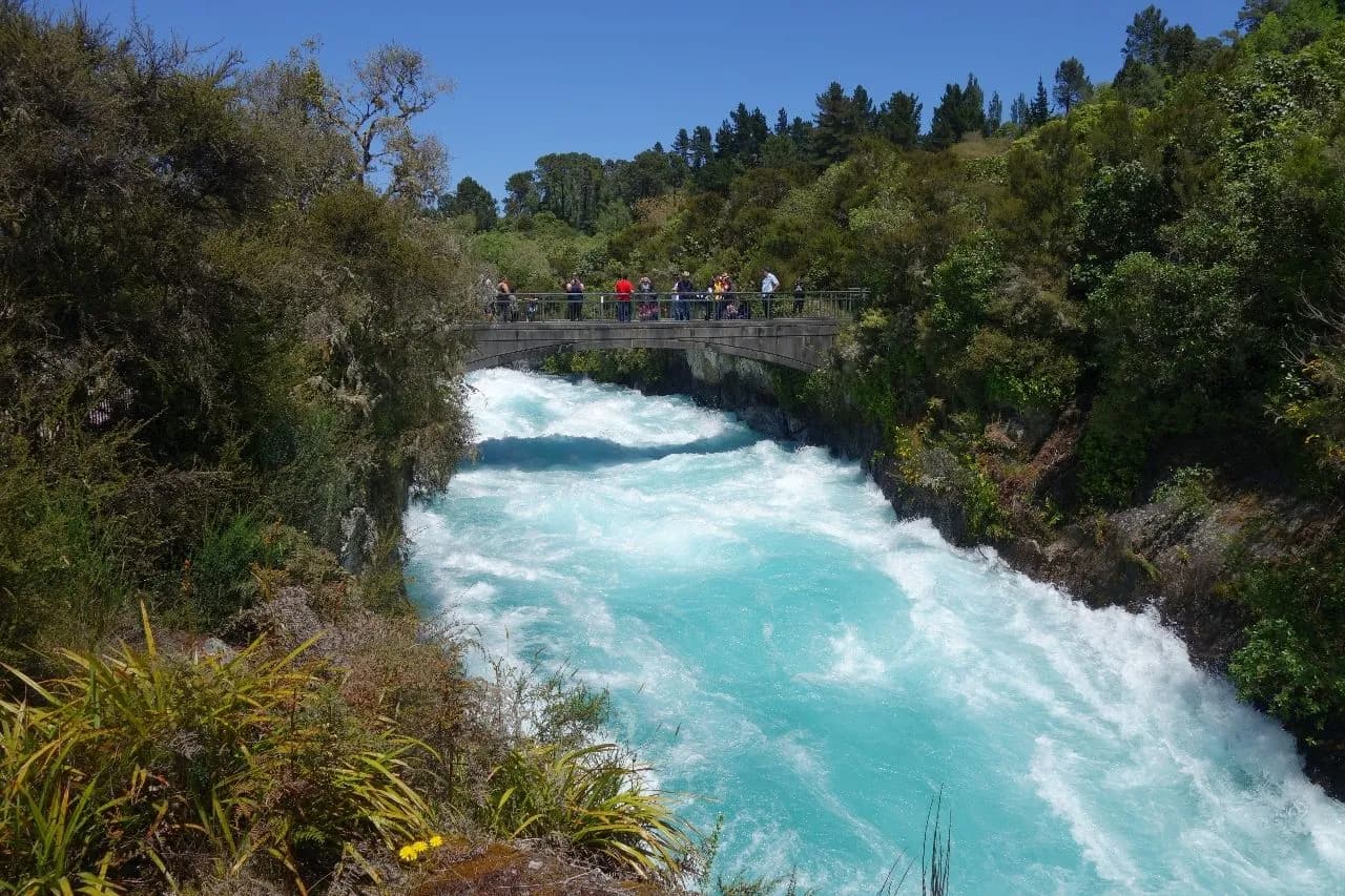 Huka Falls Bridge - Van Huka Falls Tracks, New Zealand