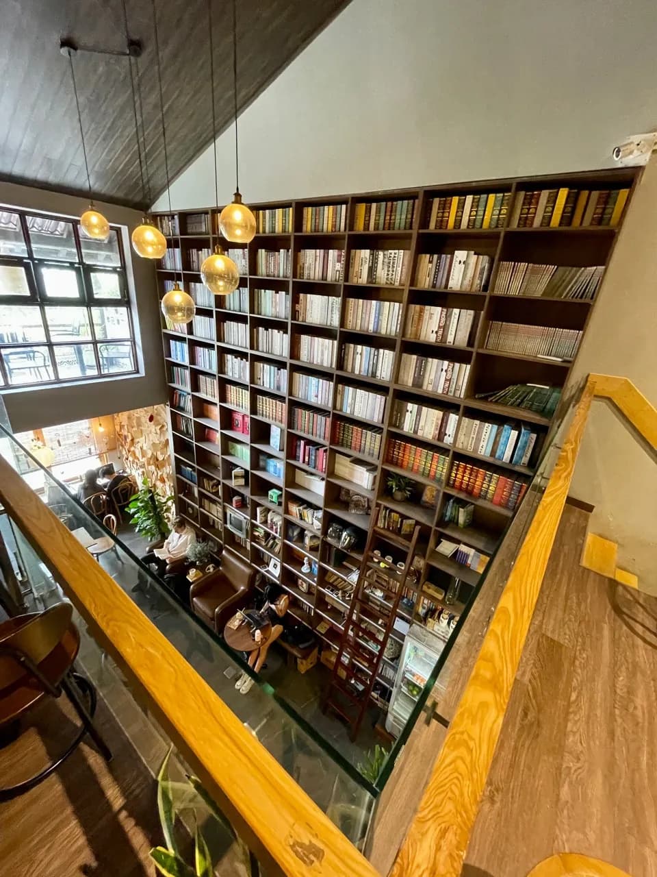 Ban Ca Phe - Van Inside, Vietnam