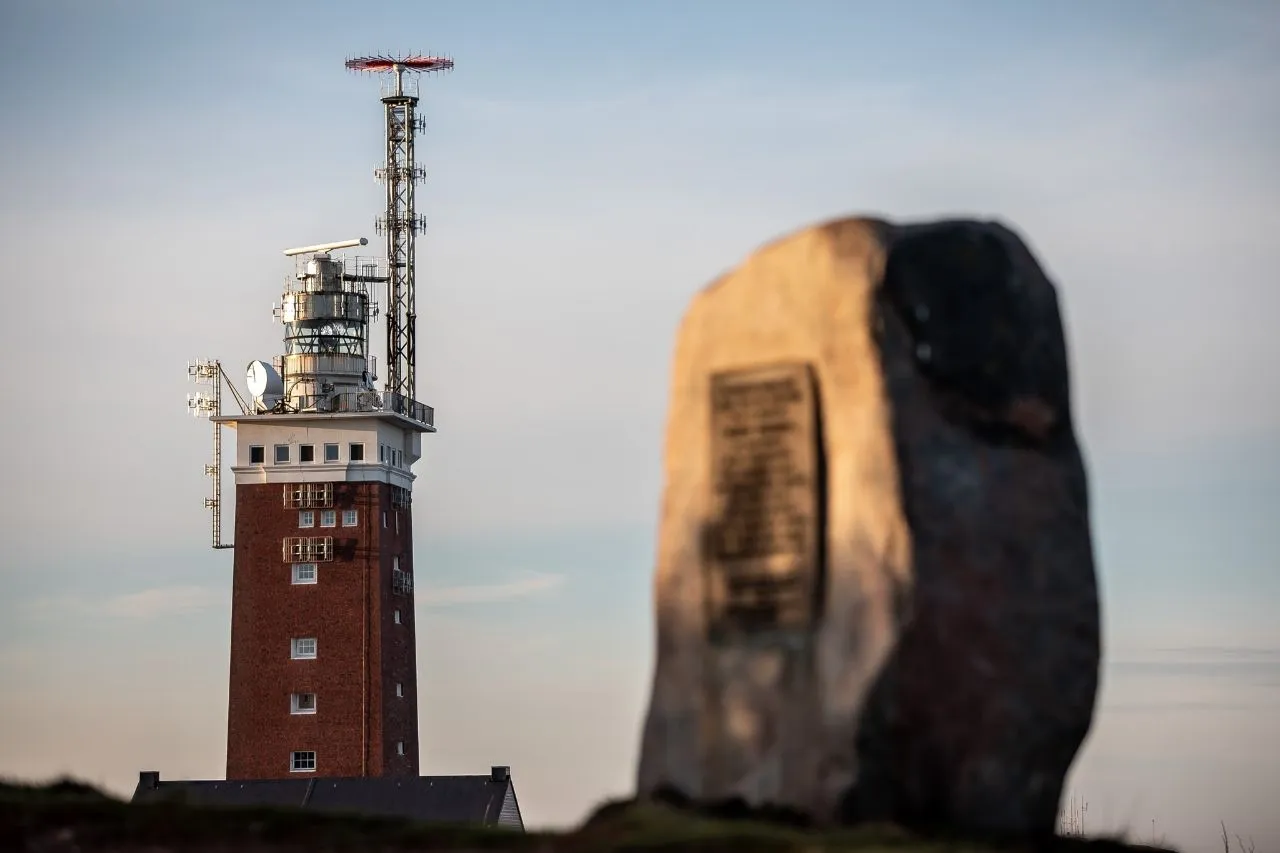 Leuchtturm und Gedenktafel - З Klippenrandweg, Germany
