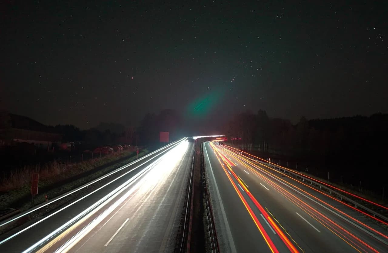 Autobahn A8 Long Exposure - من Bernau Brücke, Germany