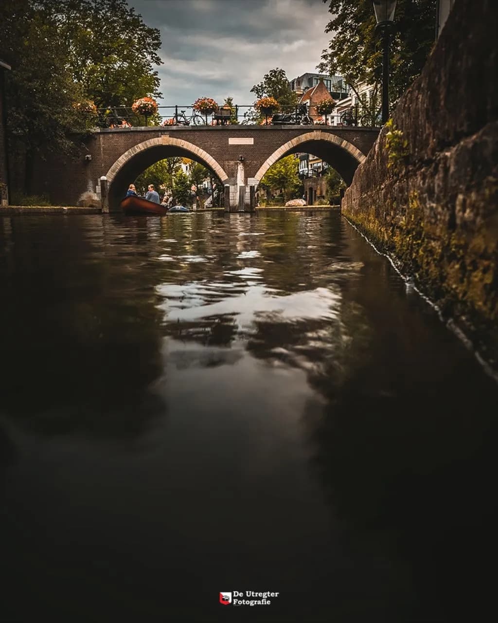Vollersbrug over de Oudegracht - از Twijnstraat aan de werf, Netherlands