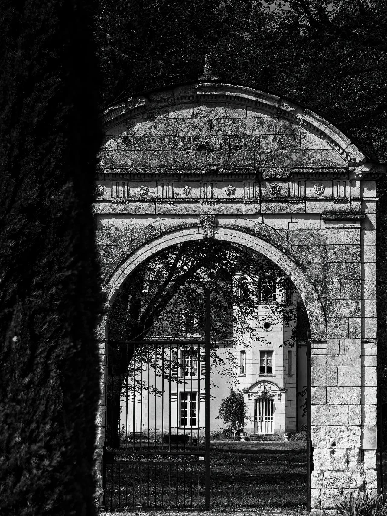 Chateau - Z Restigné, rue de Lossay, France