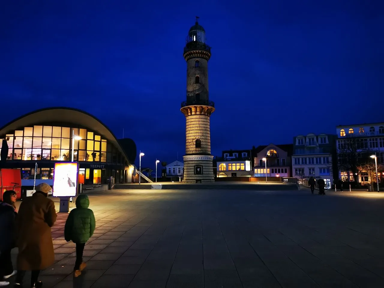 Leuchtturm Warnemünde - 출발지 Seepromenade, Germany