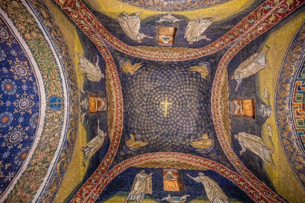 Mausoleo di Galla Placidia - Frá Inside, Italy