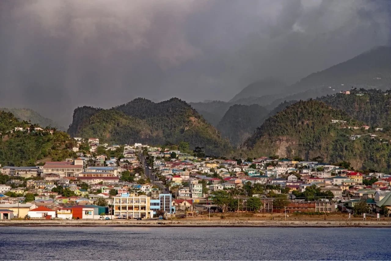 Goodwill Skyline - Från Ferry, Dominica