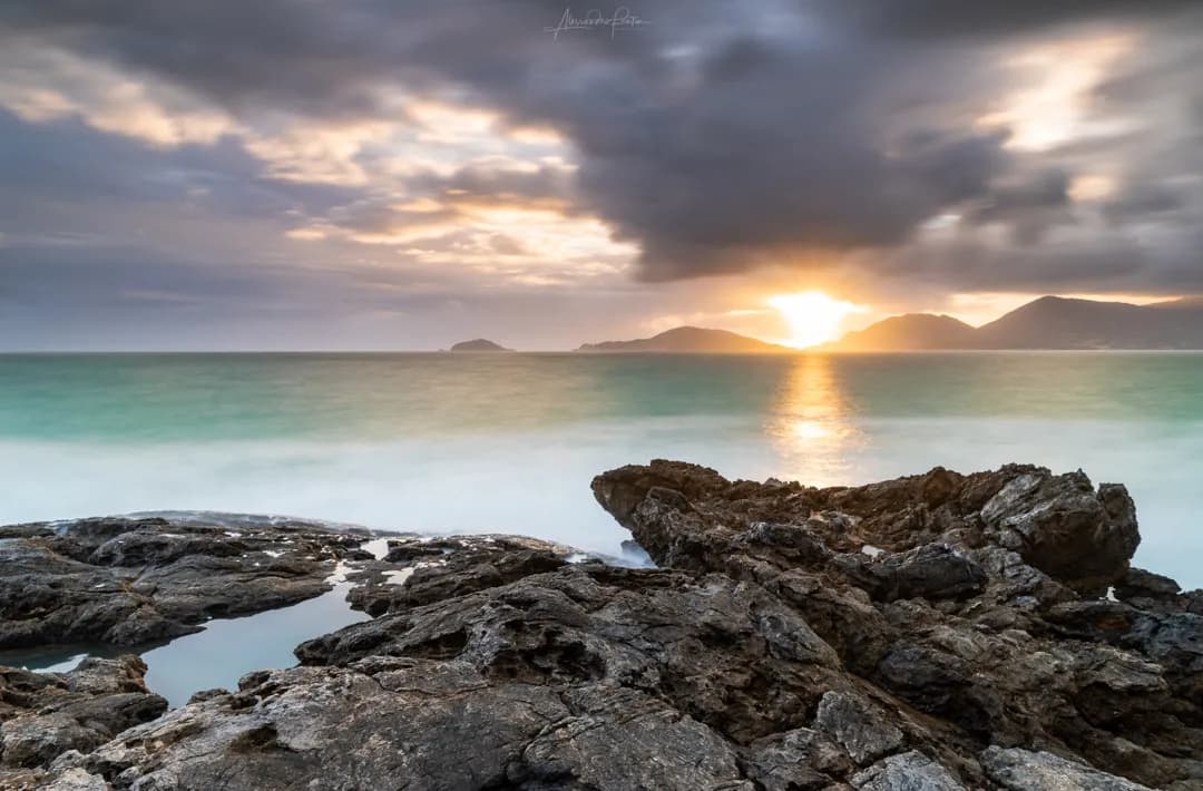 Tellaro's Rocks Beach - Da Beach, Italy