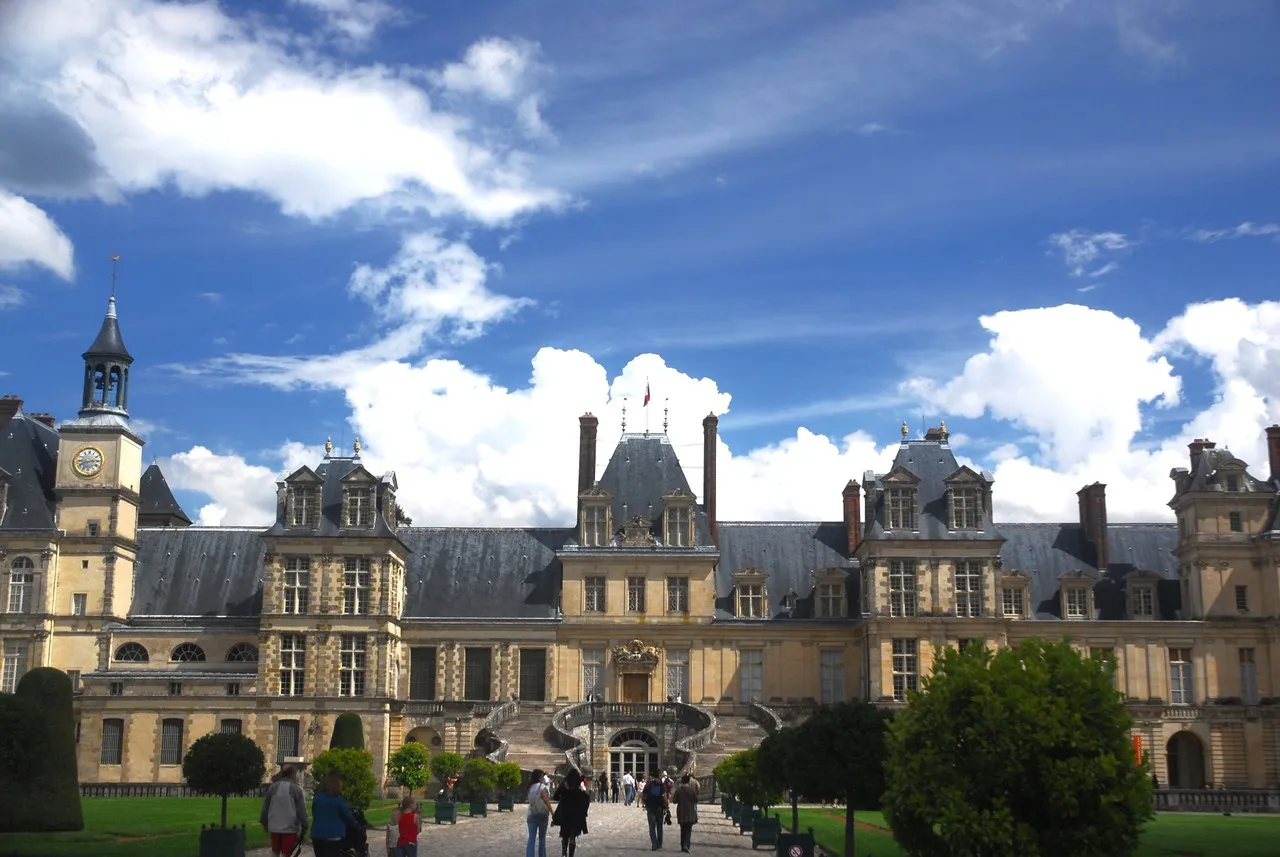 Château de Fontainebleau - از Main Courtyard, France