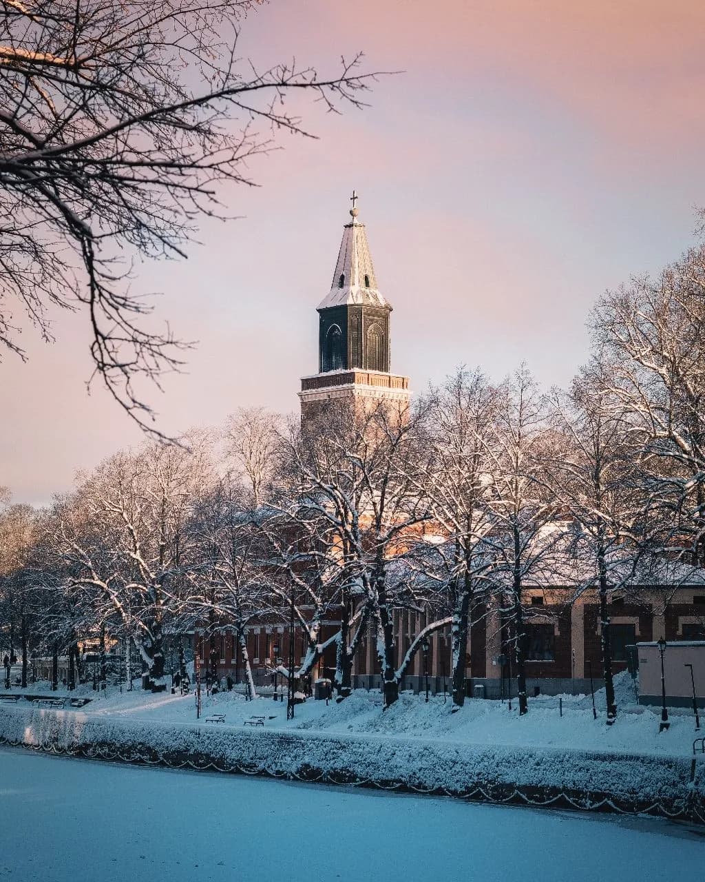 Turku Cathedral - Frá Library Bridge - Kirjastosilta / Biblioteksbron, Finland