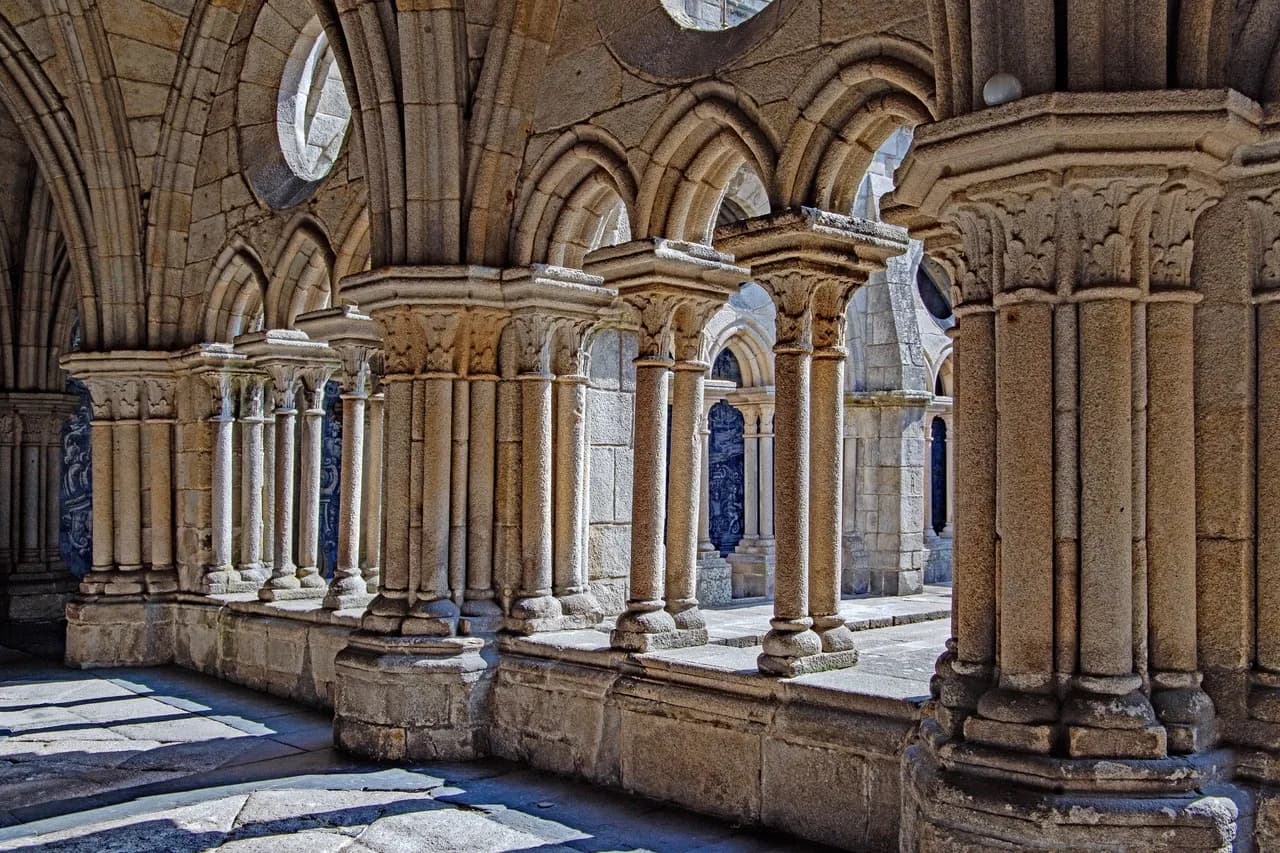 Porto Cathedral - 来自 Courtyard, Portugal