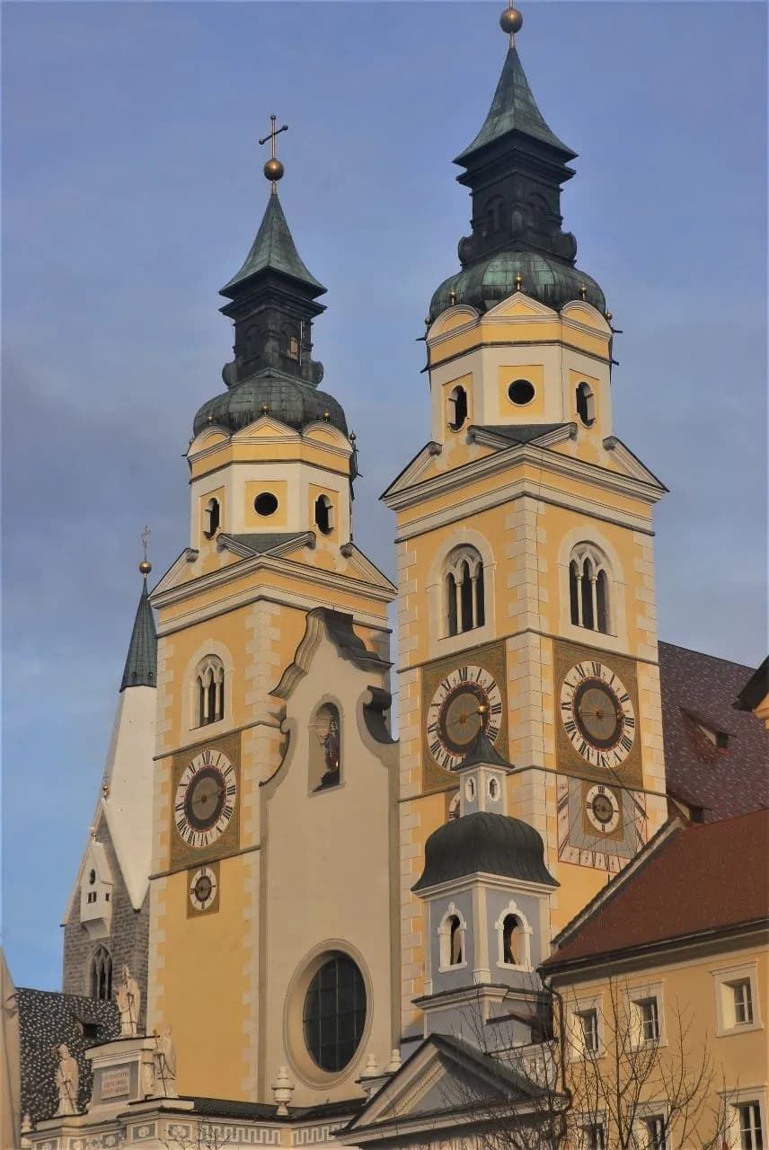 Duomo di Bressanone Brixner Dom - から Piazza del Duomo, Italy