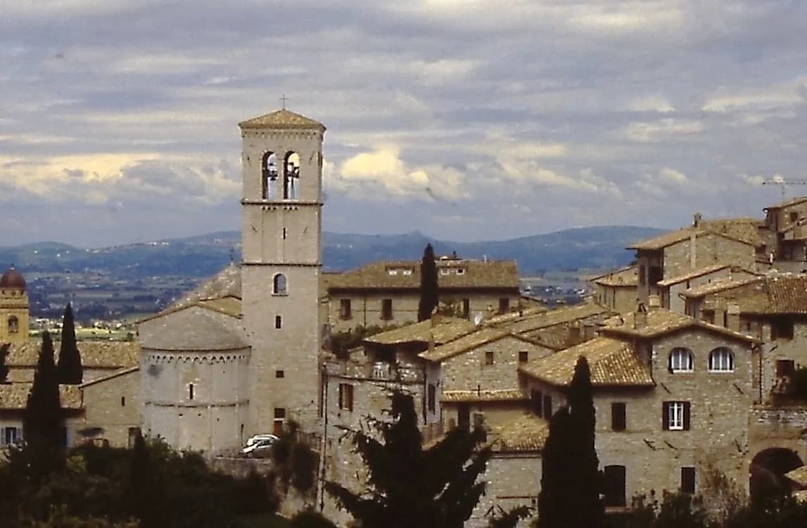 Chiesa di Santa Maria Maggiore / Santuario della Spogliazione - Frá Piazza Santa Chiara, Italy