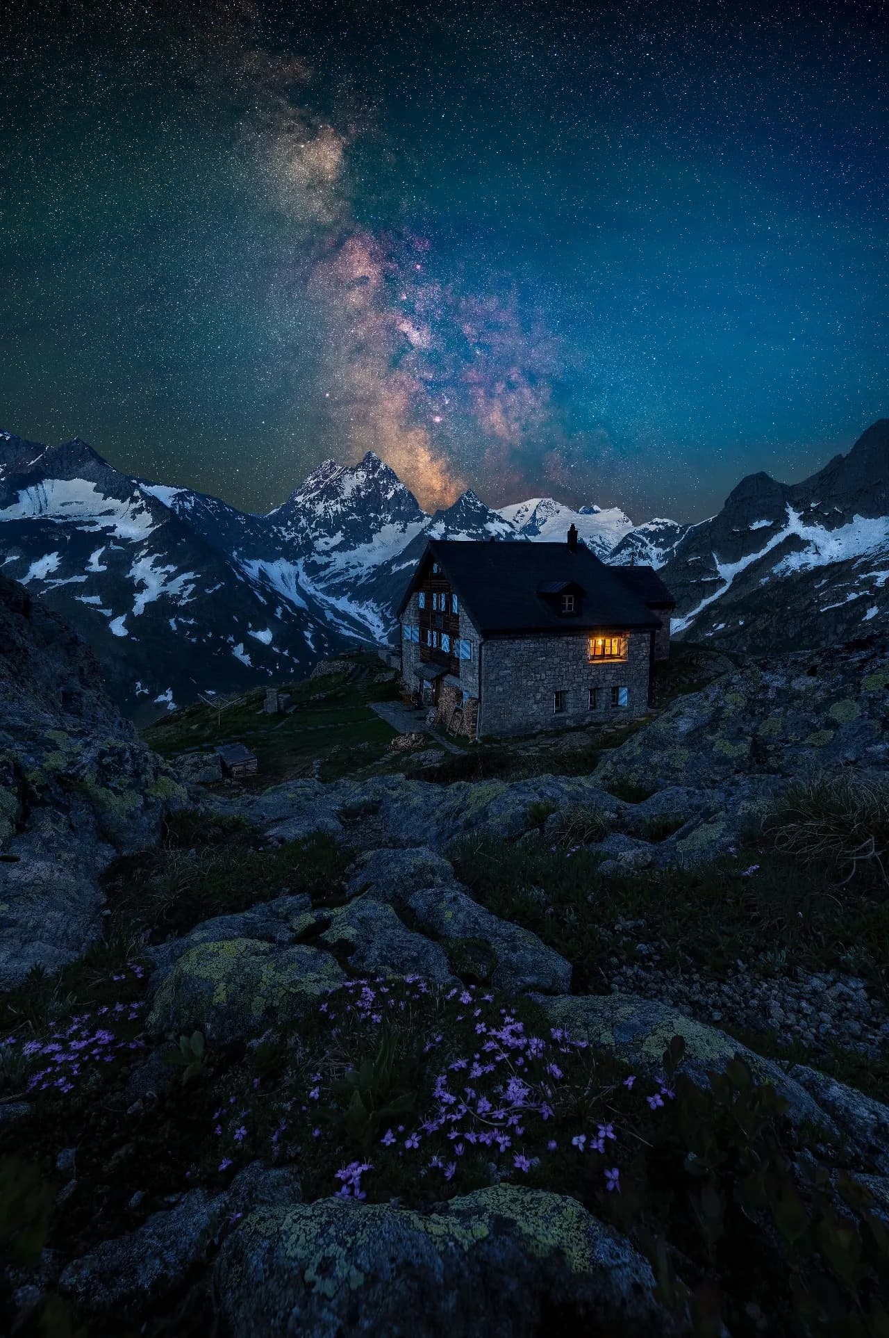 Sustlihütte mit Milchstraße - Switzerland