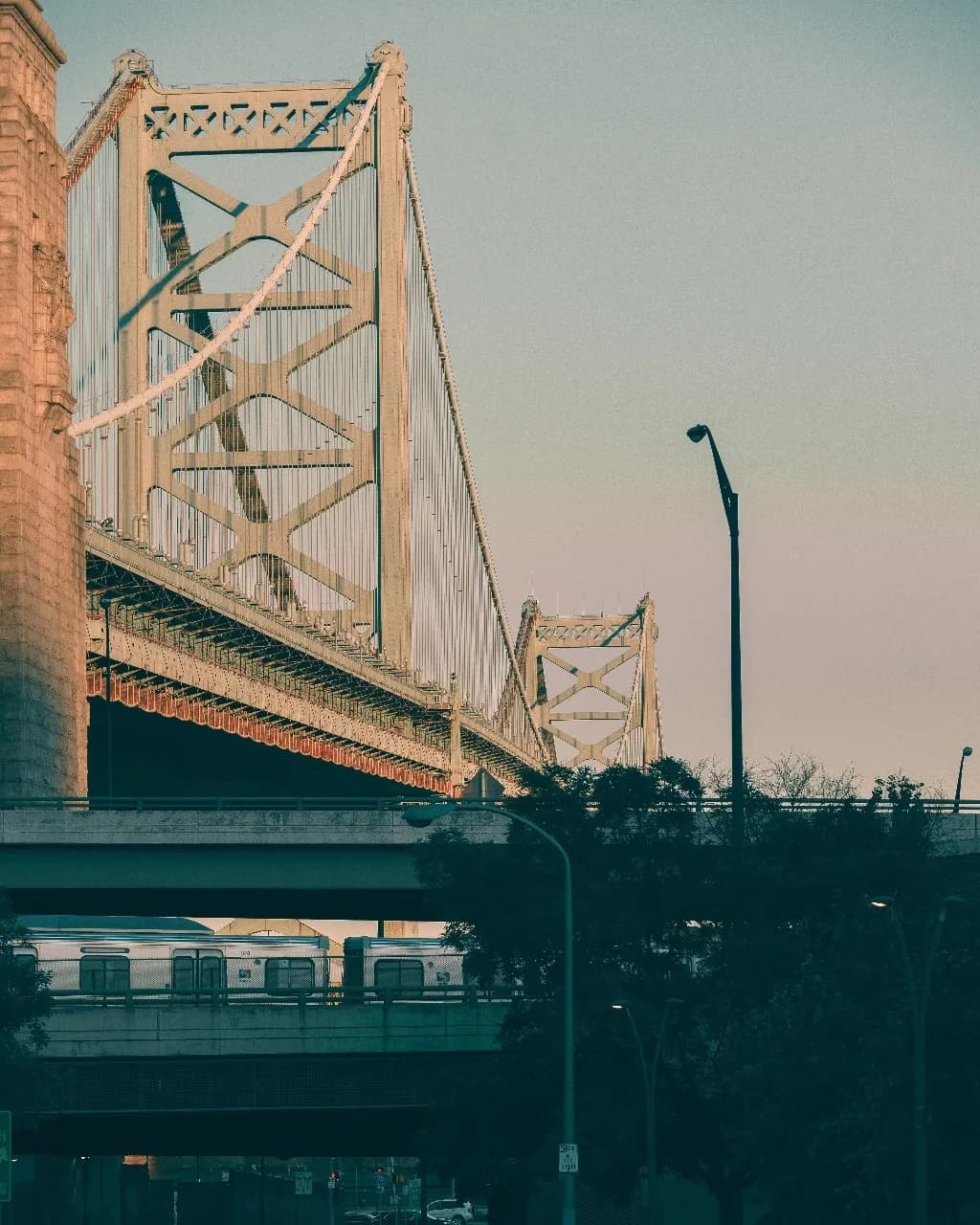 Benjamin Franklin Bridge - से Race street, United States