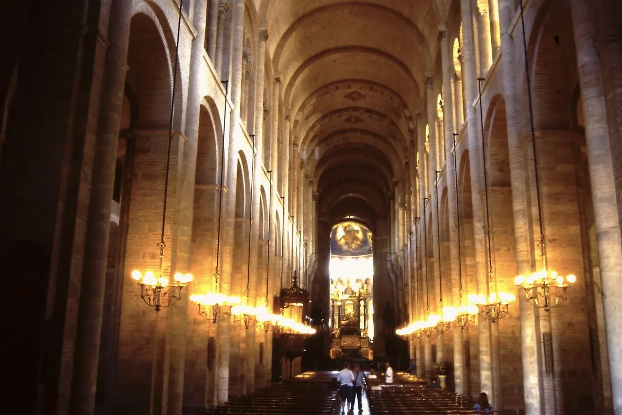 Basilique Saint-Sernin de Toulouse - Tól Inside, France