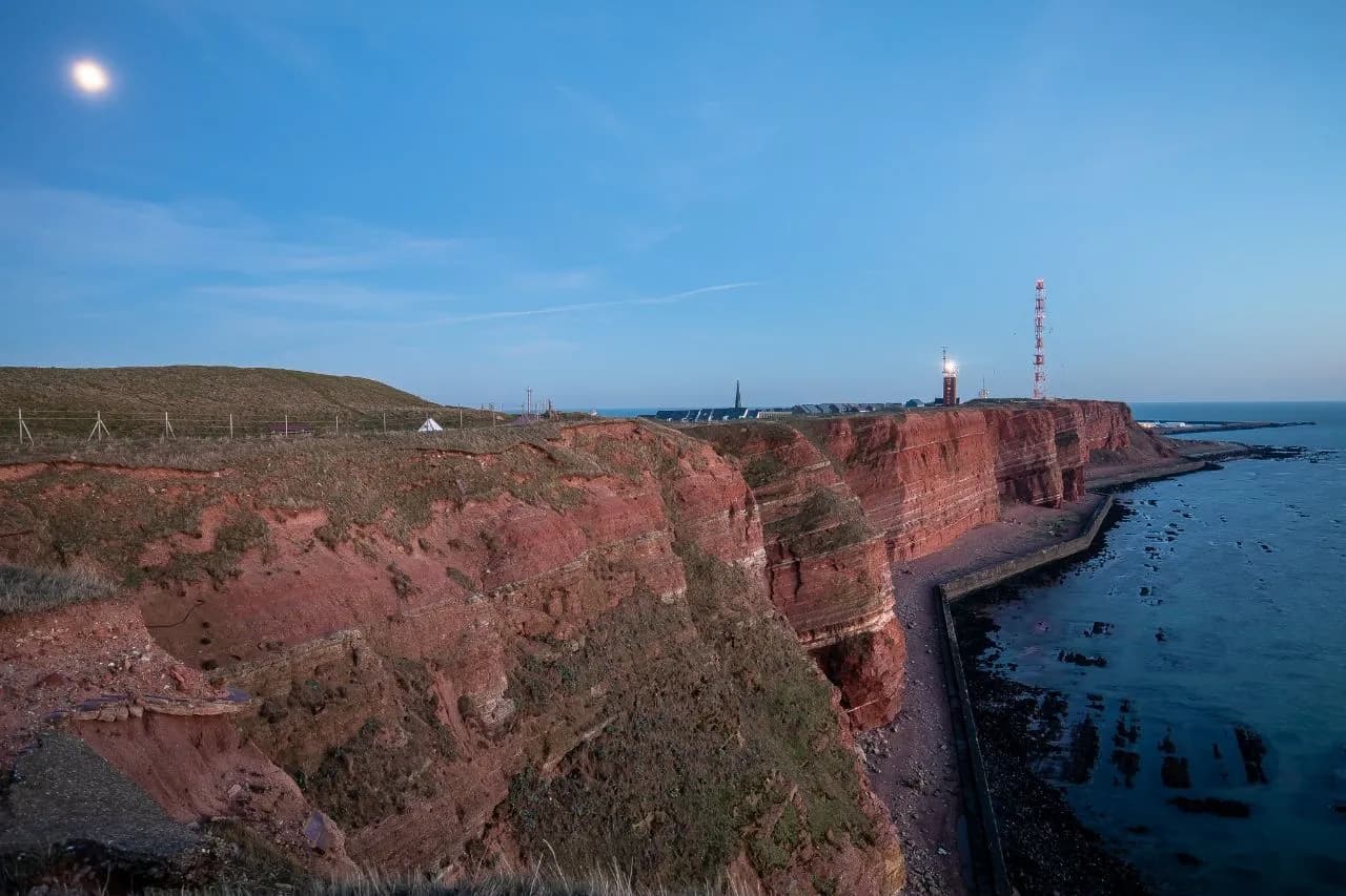 Oberland mit Leuchtturm - Från Lummerfelsen, Germany